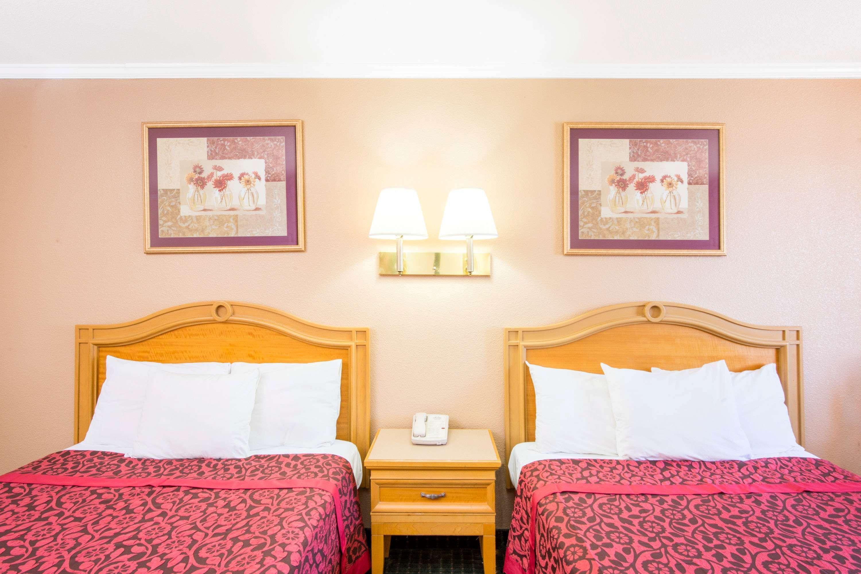 Days Inn By Wyndham Alamogordo White Sands Bagian luar foto