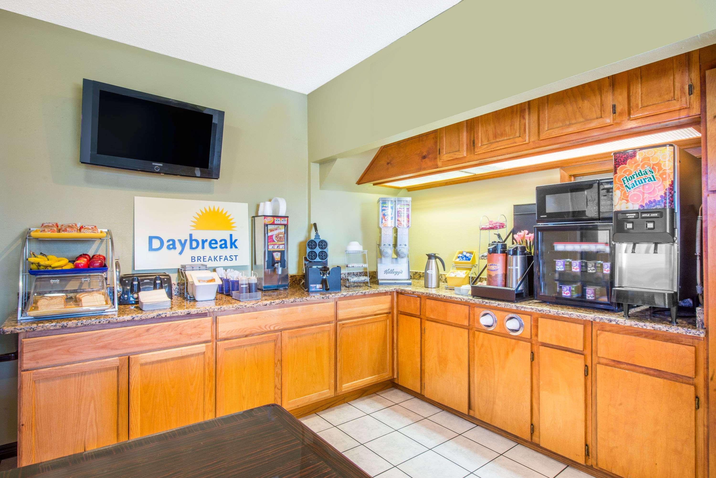 Days Inn By Wyndham Alamogordo White Sands Bagian luar foto