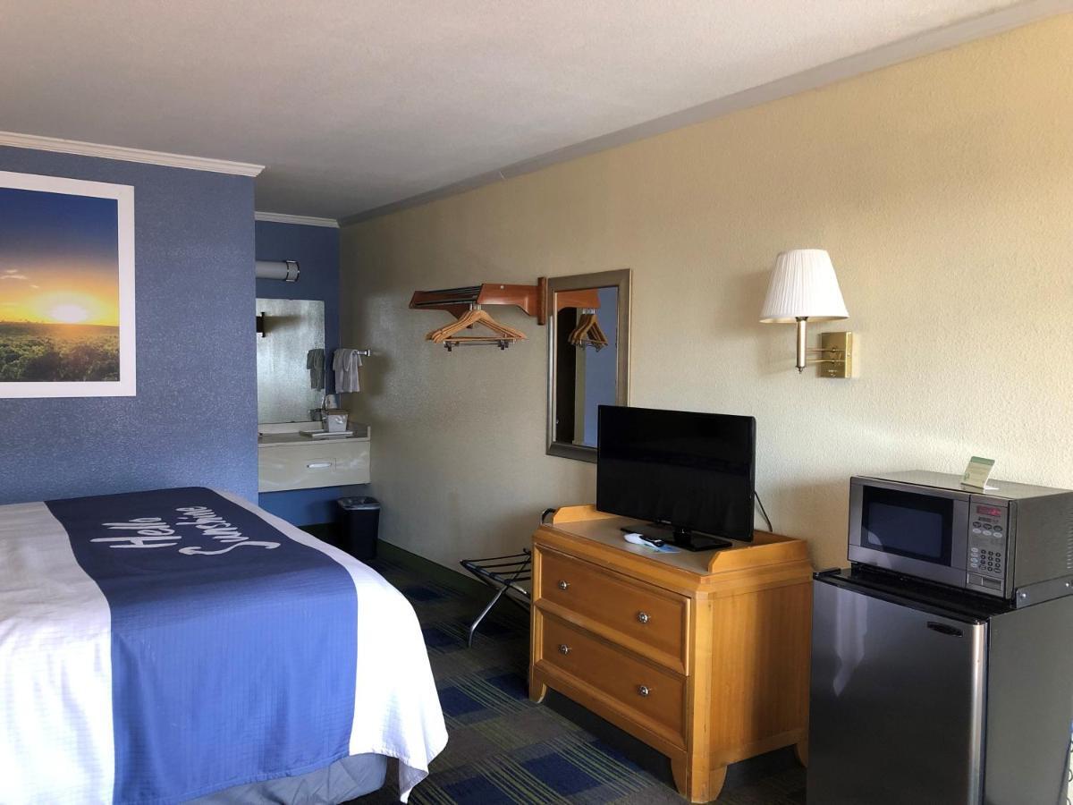 Days Inn By Wyndham Alamogordo White Sands Bagian luar foto